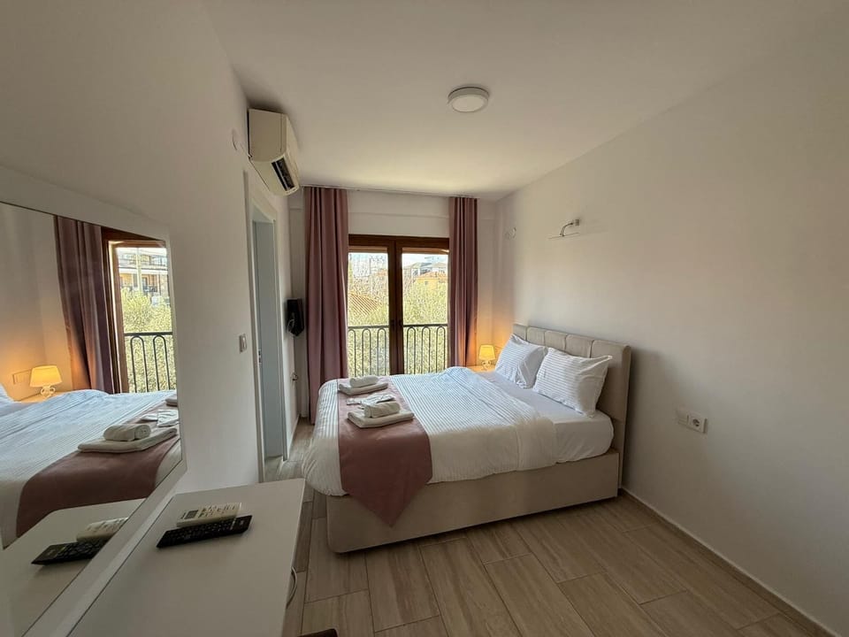 Room, Balcony, City View | Minibar, free WiFi