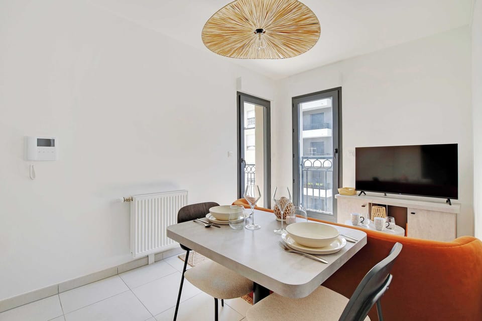 Apartment | Dining
