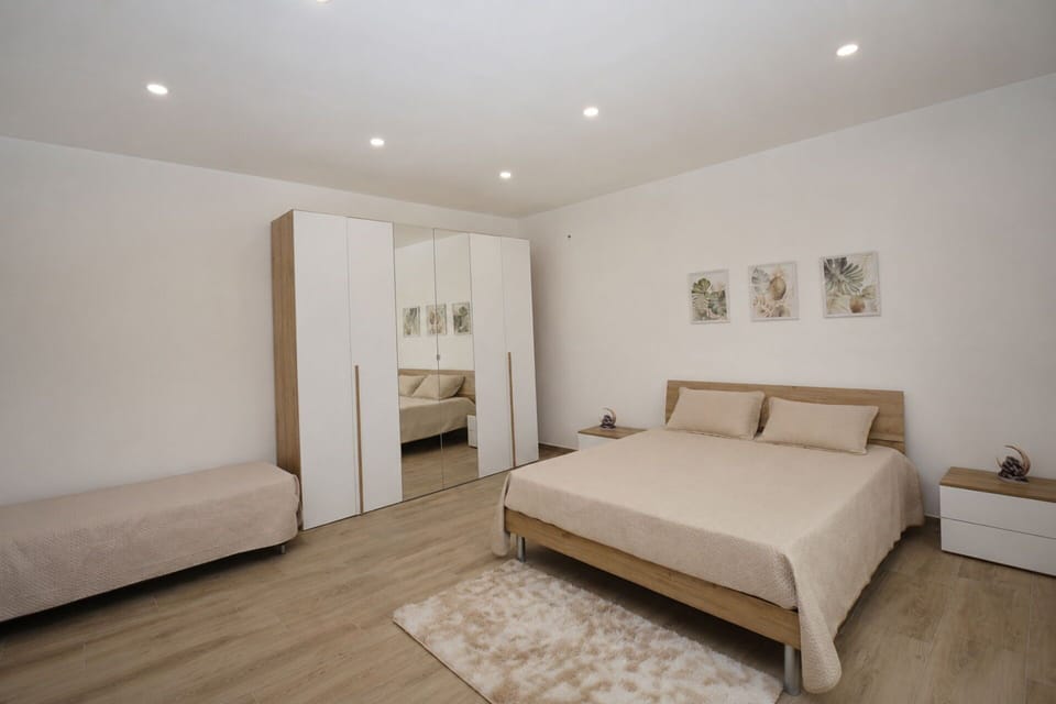 Autumn, Bedroom, Spring, Summer