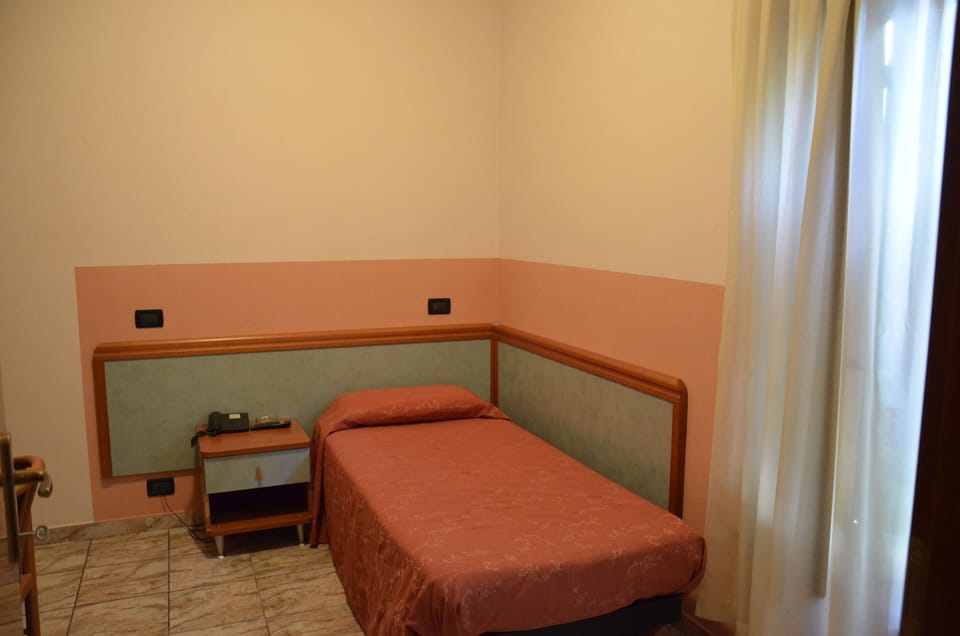 Single Room | Free WiFi
