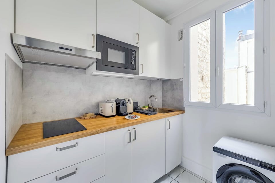 Apartment | Private kitchen | Coffee/tea maker, fridge, microwave, stovetop
