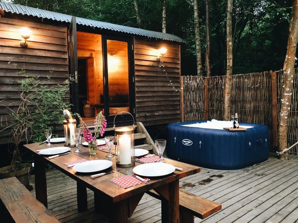 Al fresco dining & hot tub
