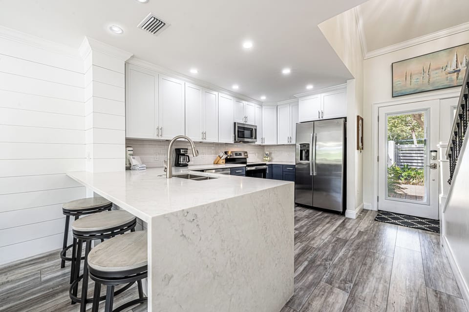 Kitchen with Breakfast Bar