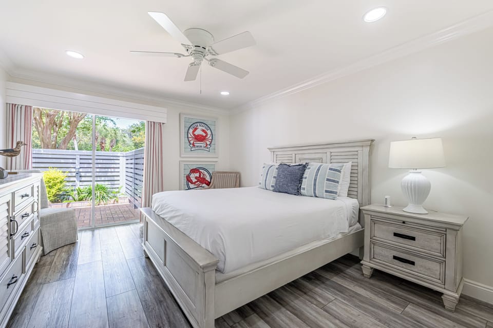 1st Floor Queen Guest Bedroom
