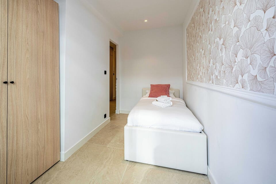 Apartment | 2 bedrooms, laptop workspace, iron/ironing board, bed sheets