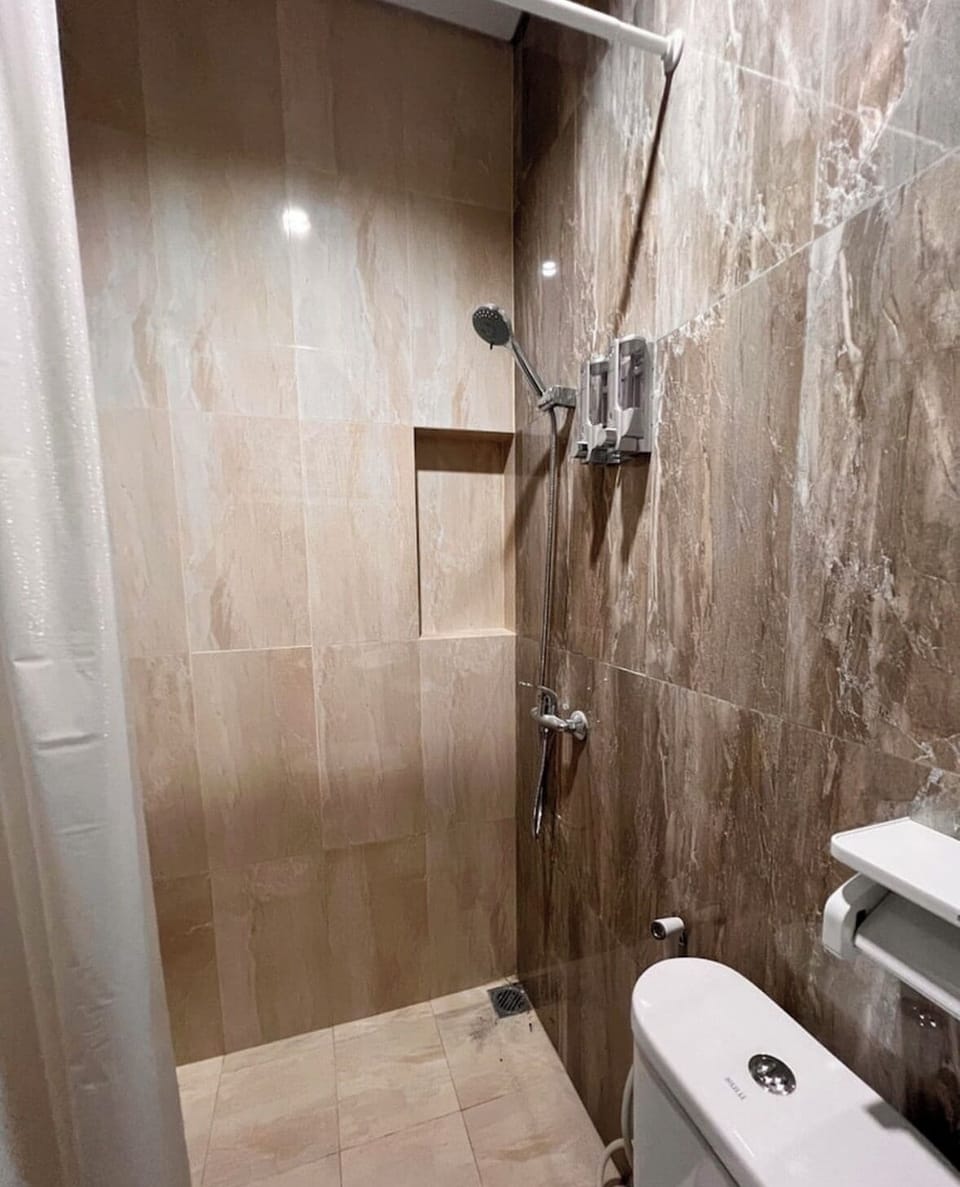 Standard Single Room | Bathroom | Shower, bidet, towels, soap