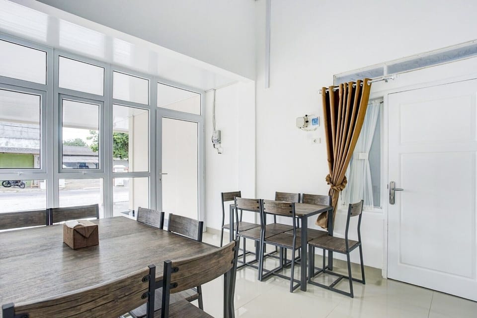 Entrance / Reception