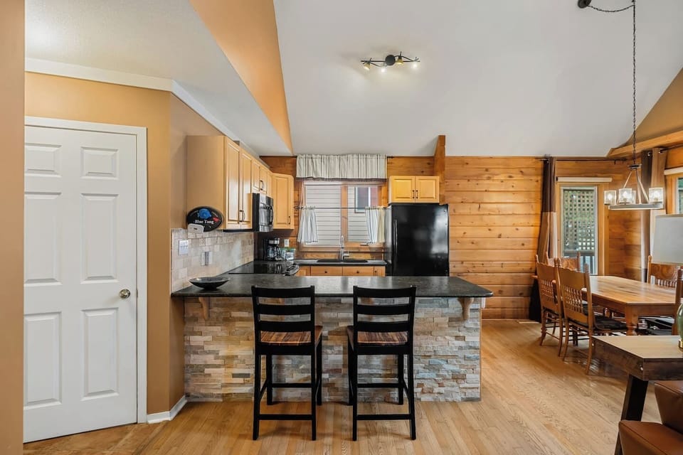 Full kitchen with a kettle, drip coffee machine, ground coffee, tea, sugar and basic condiments (ketchup, mustard and relish.)