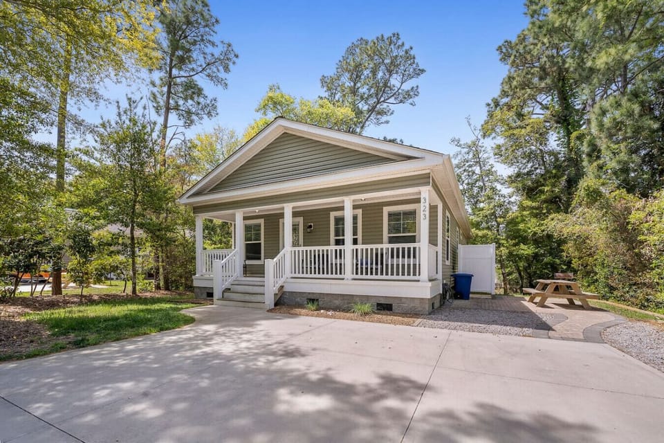 A perfect single story home with a convenient central location to Emerald Isle!