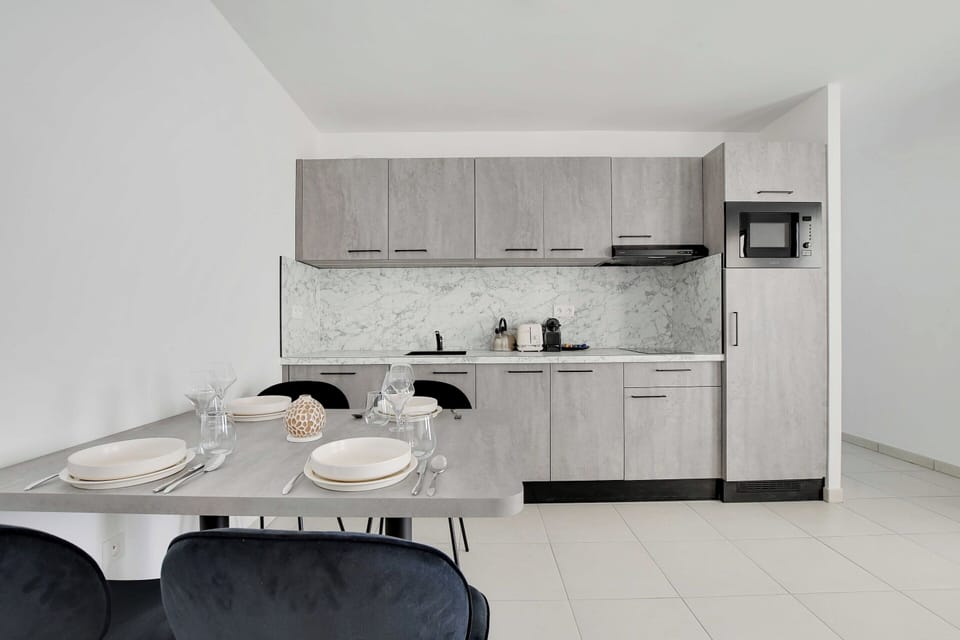 Apartment | Private kitchen | Fridge, microwave, stovetop, dishwasher