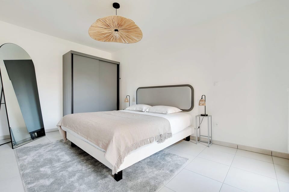 Apartment | 1 bedroom, laptop workspace, iron/ironing board, bed sheets