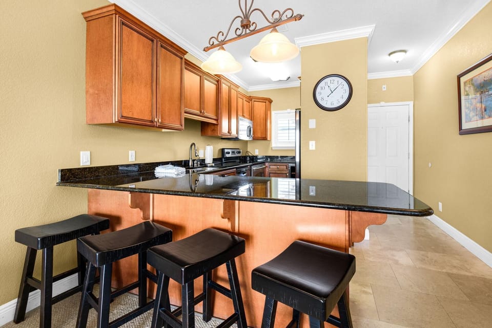 Condo, 2 Queen Beds (Baywatch E5) | Private kitchen