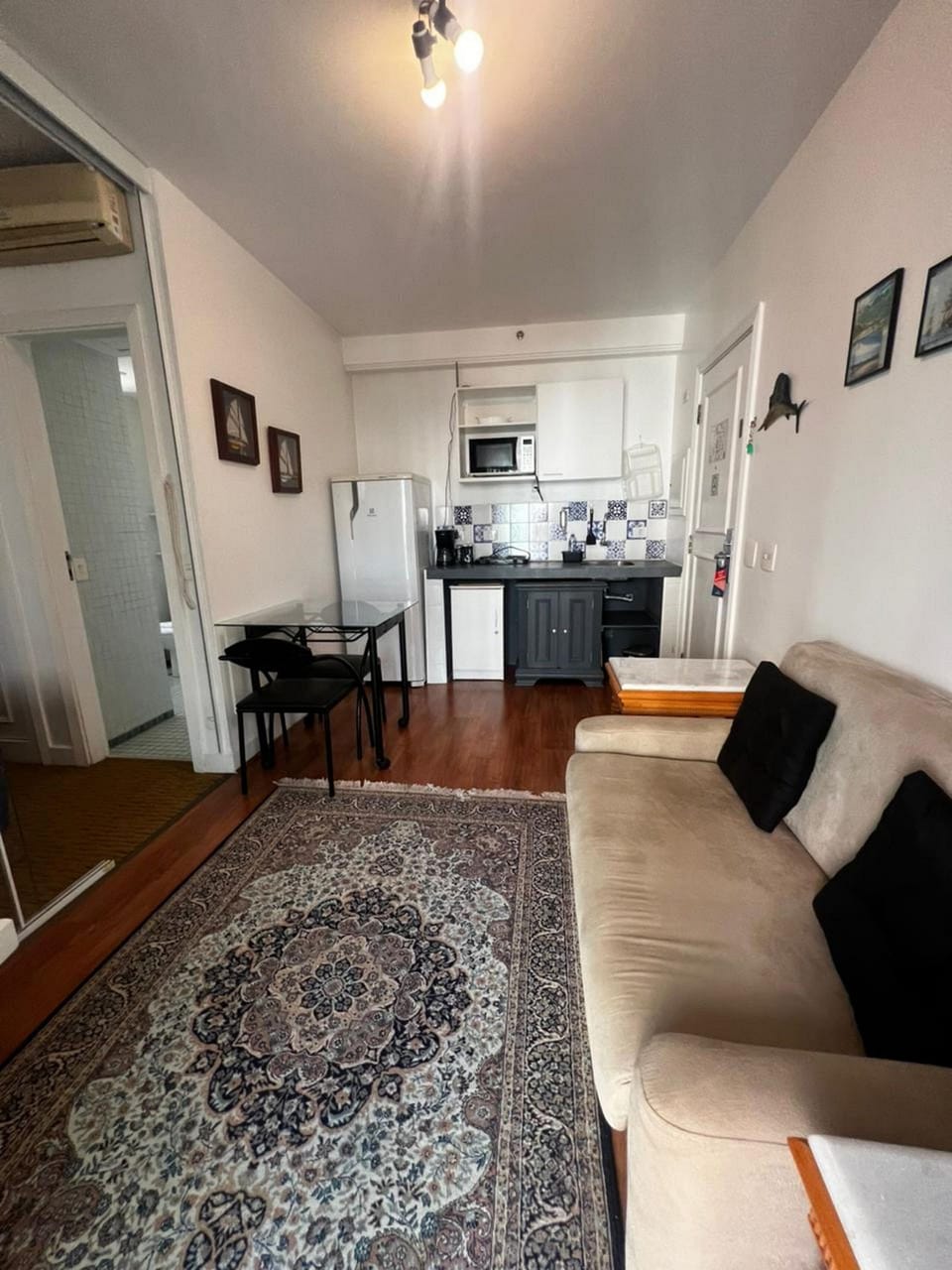 Suite | Living area | TV