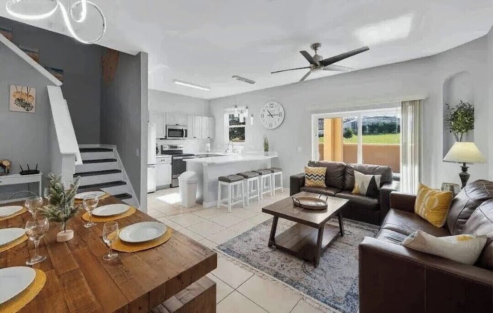Open concept dining area, living room and kitchen.