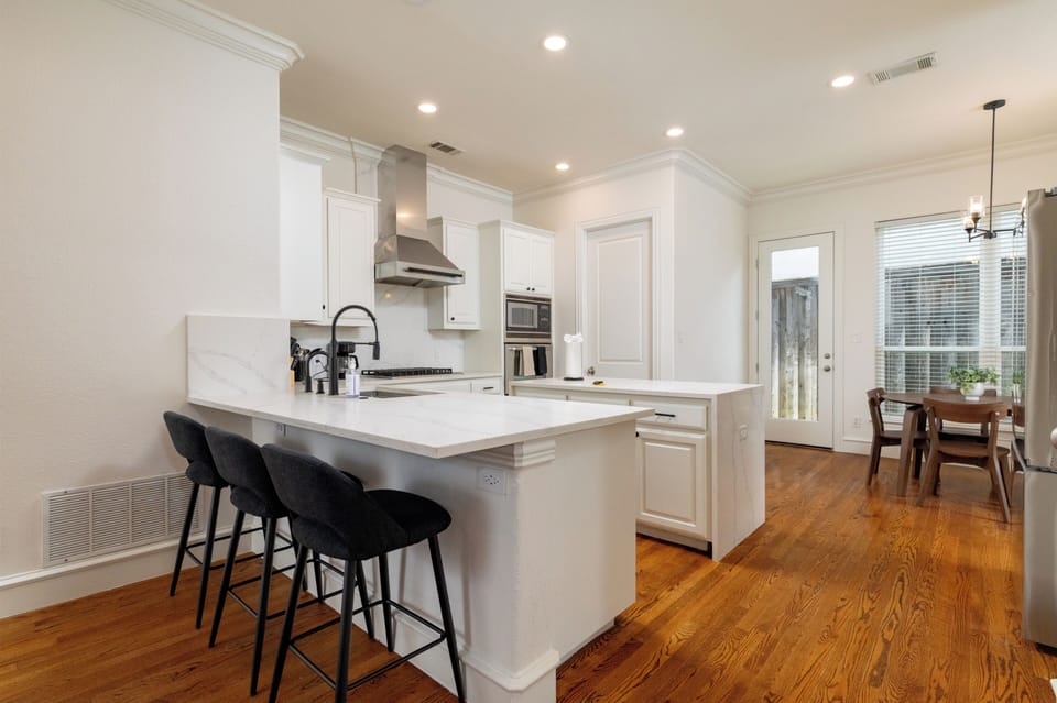 Modern kitchen with a sleek breakfast bar and premium finishes.
