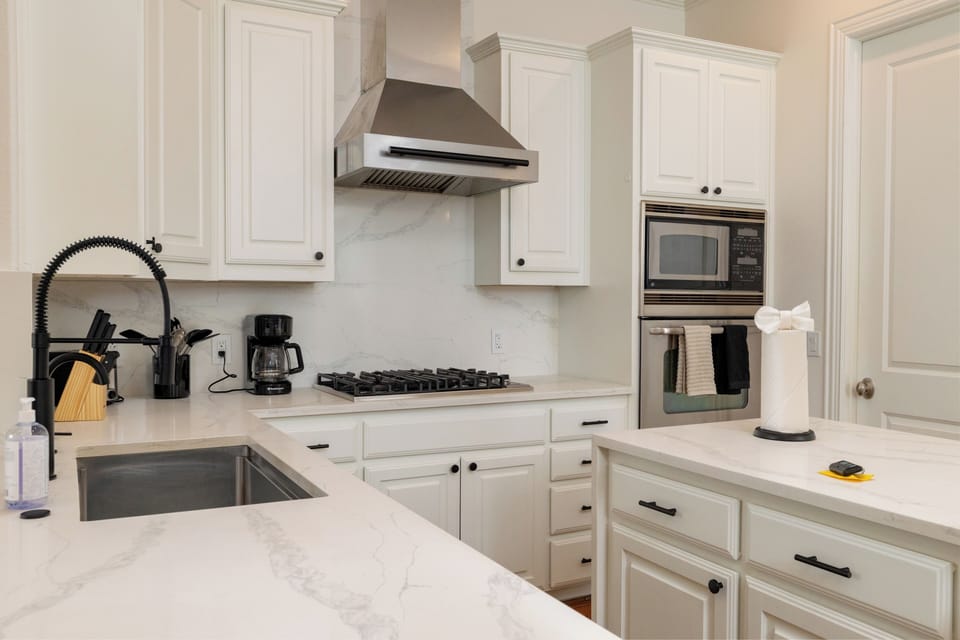 Fully equipped chef’s kitchen perfect for meal preparation.
