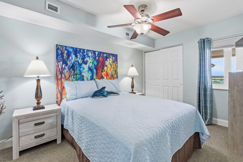 Third Bedroom with a Queen Bed & ensuite bathroom