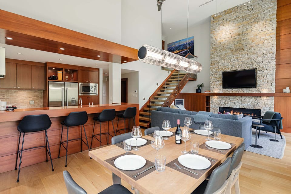 House, Multiple Beds, Patio, Mountain View (Northlight Retreat at Alpine Greens) | Dining