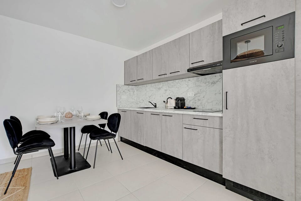 Apartment | Private kitchen | Fridge, microwave, oven, stovetop