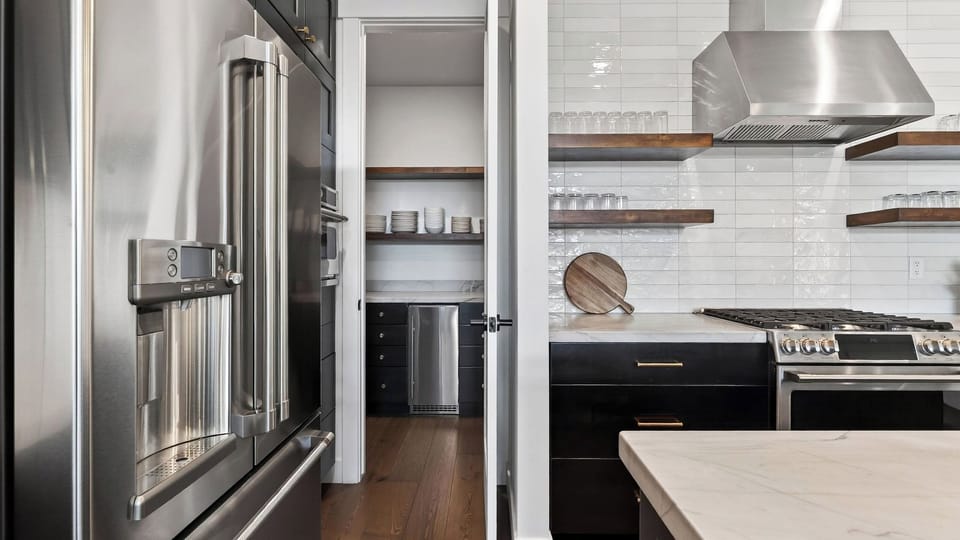 House (6 Bedrooms) | Interior