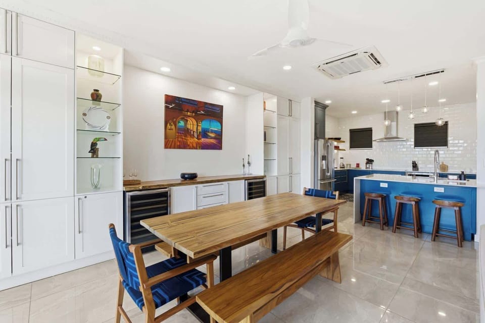 Tthe kitchen just steps away for easy meals and relaxed conversation