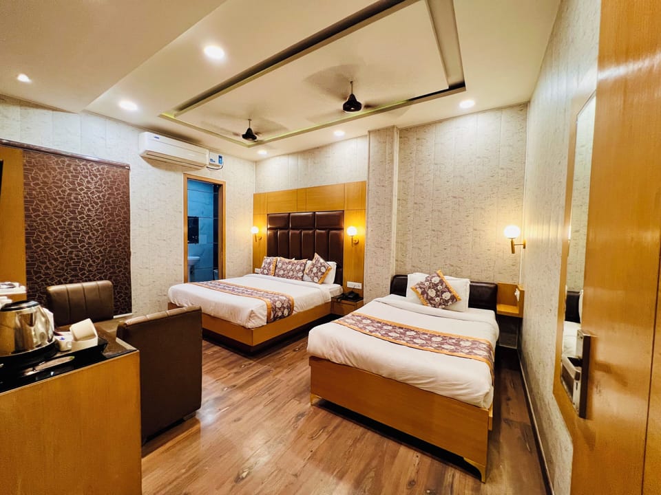 Executive Triple Room | Premium bedding, down comforters, desk, laptop workspace