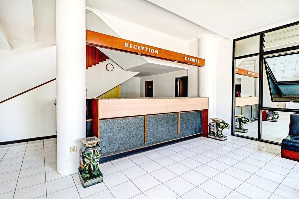 Entrance / Reception