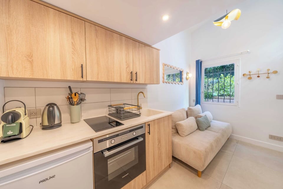 House | Private kitchen | Fridge, oven, stovetop, coffee/tea maker