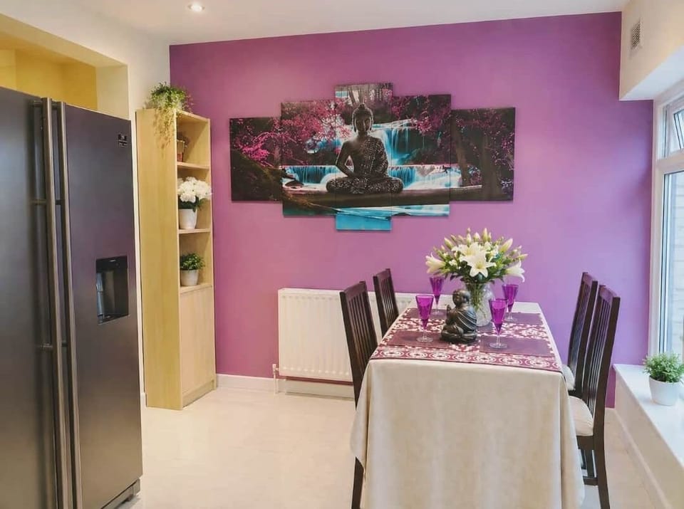 Elegant dining area over looking garden with access to full kitchen all mod coms