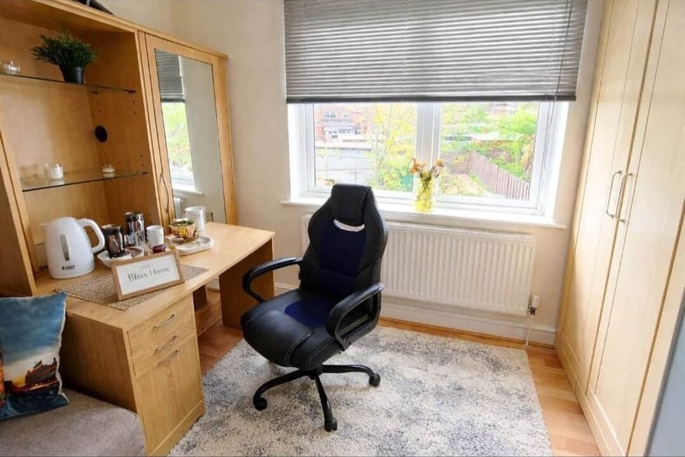 Fresh tea and coffee enjoy green views while you work fast WIFI