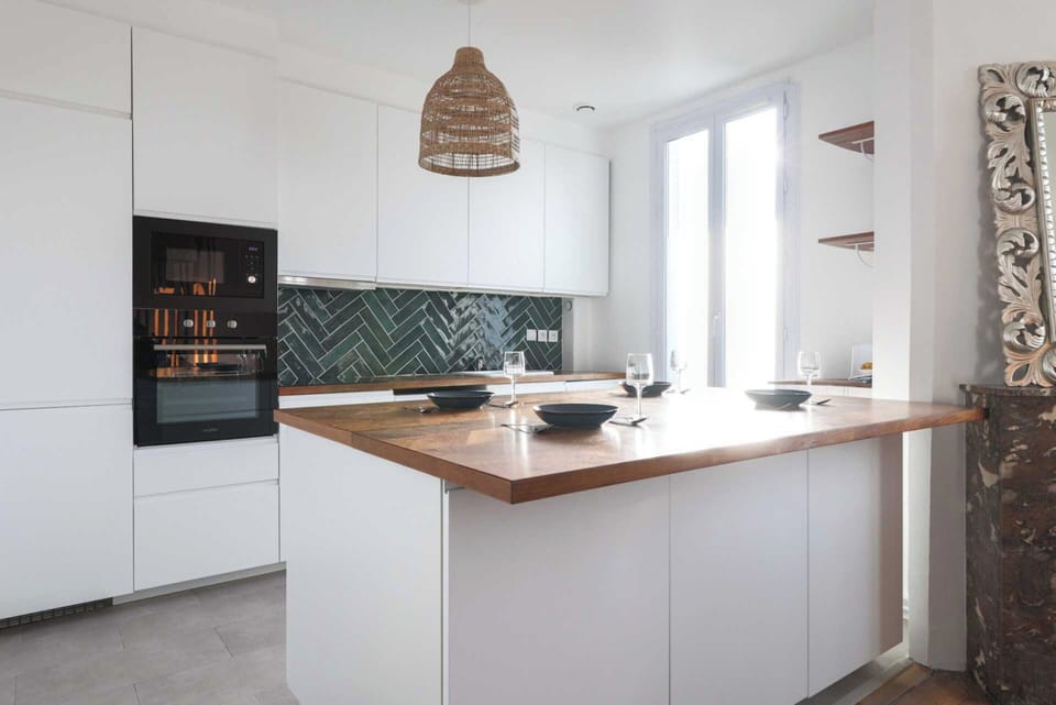 Apartment | Private kitchen | Fridge, microwave, oven, stovetop