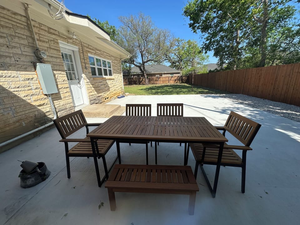 Outdoor dining