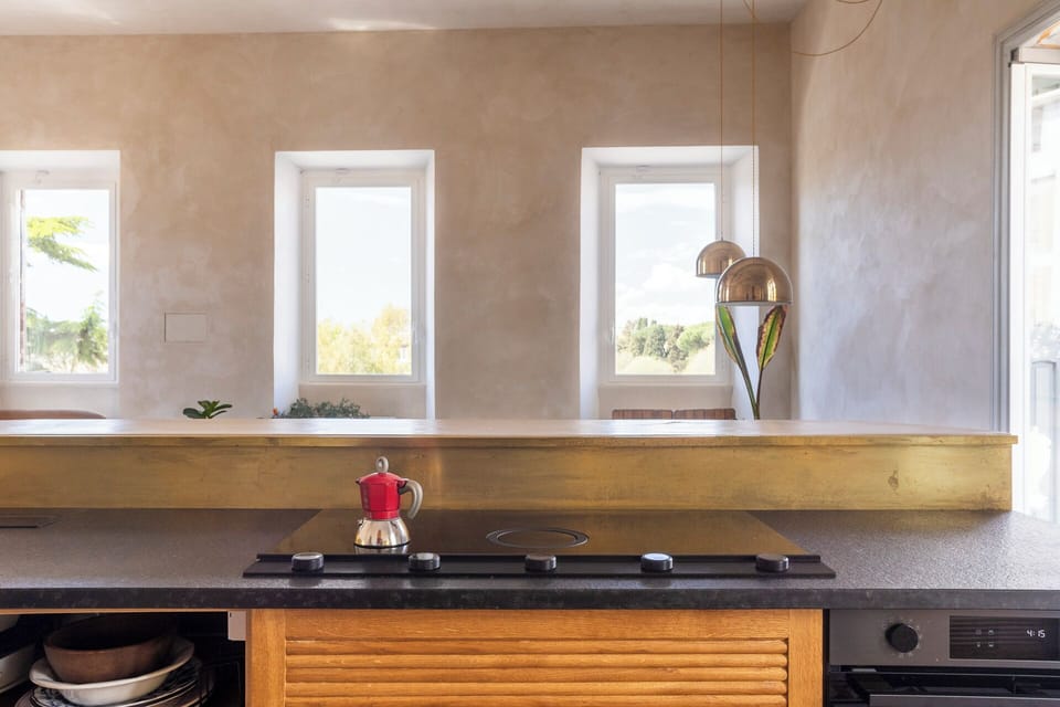 Apartment (1 Bedroom) | Private kitchen | Stovetop, cookware/dishes/utensils