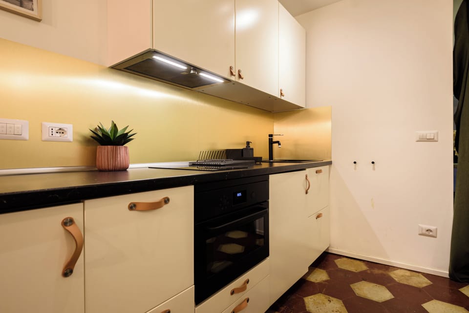 Apartment (1 Bedroom) | Private kitchen | Oven, stovetop, espresso maker, cookware/dishes/utensils