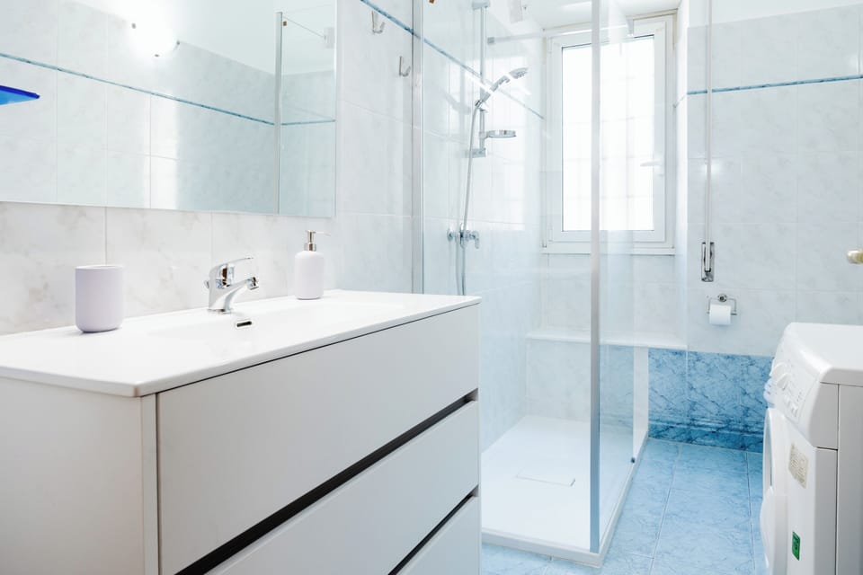 Apartment (2 Bedrooms) | Bathroom | Shower, bidet
