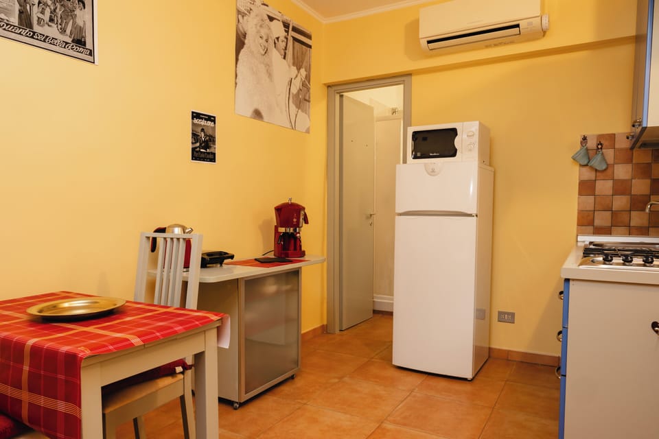 Apartment (0 Bedroom) | Living area