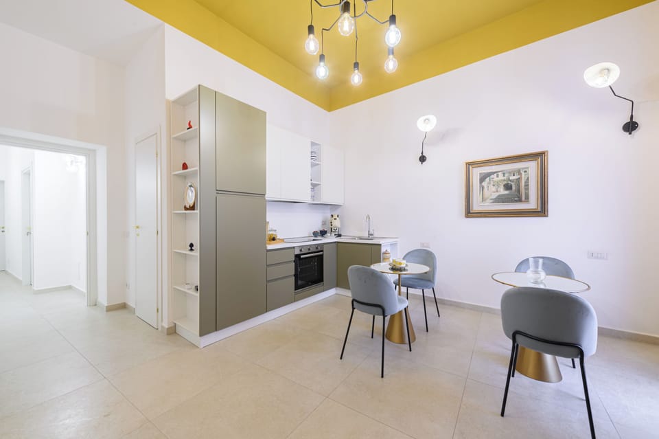 Apartment (5 Bedrooms) | Private kitchen | Espresso maker, oven, stovetop, electric kettle