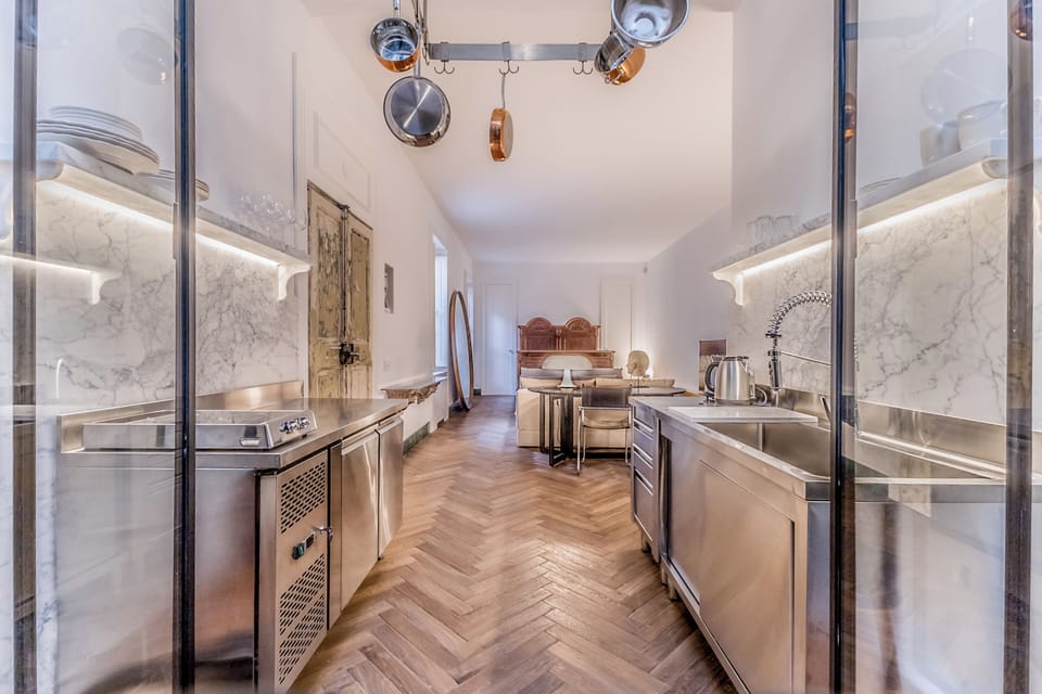 Apartment (0 Bedroom) | Private kitchen | Stovetop, electric kettle, cookware/dishes/utensils