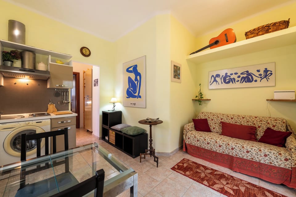 Apartment (1 Bedroom) | Living area | TV