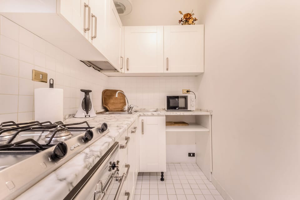 Apartment (1 Bedroom) | Private kitchen | Microwave, oven, stovetop, espresso maker