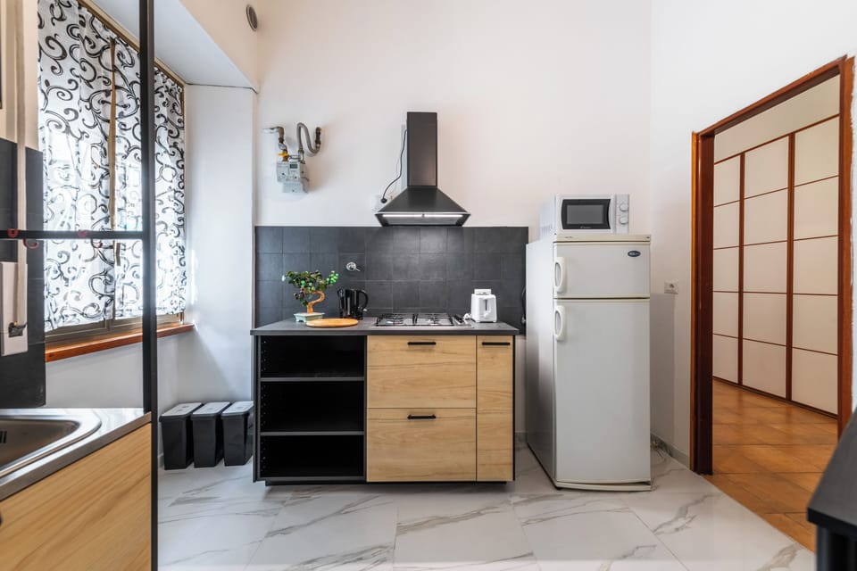Apartment (1 Bedroom) | Private kitchen | Microwave, stovetop, electric kettle, cookware/dishes/utensils
