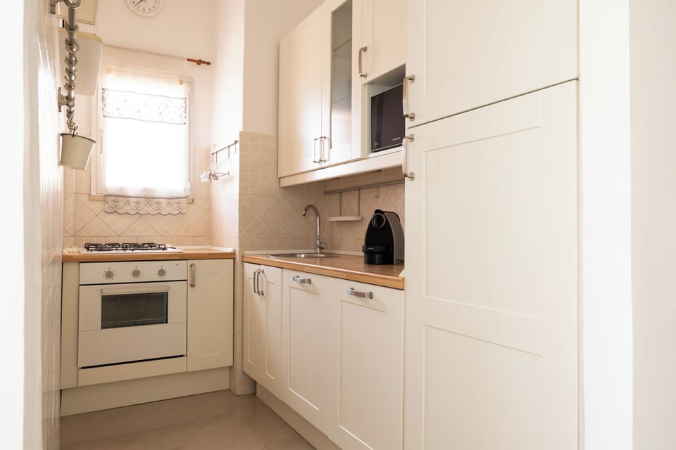 Apartment (1 Bedroom) | Private kitchen | Espresso maker, microwave, oven, stovetop