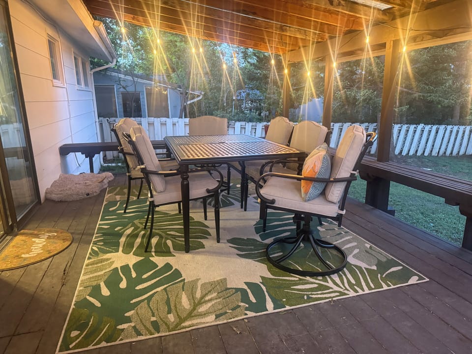 Outdoor dining