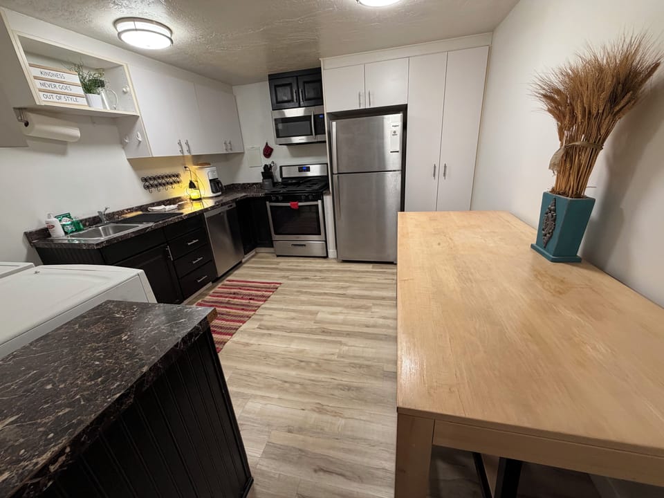 Kitchen with laundry and rolling island rolling island/with bar stools