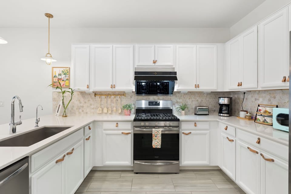 Clean and spacious kitchen to make dining in a breeze. 
