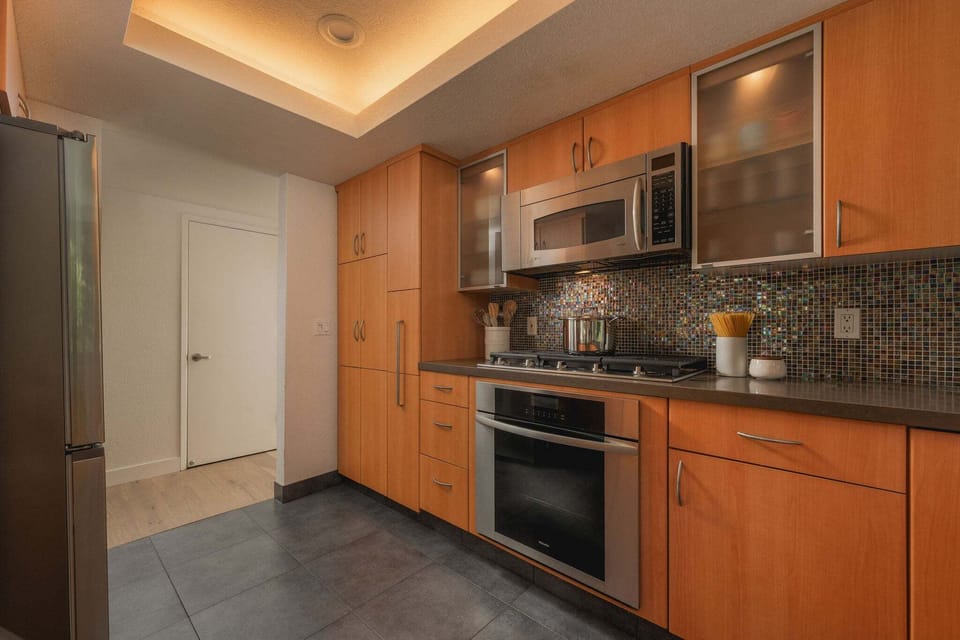 A great kitchen is well equipped for every guest to find culinary inspiration. Whether a picnic or holiday meal, great serving pieces add the finishing touch.