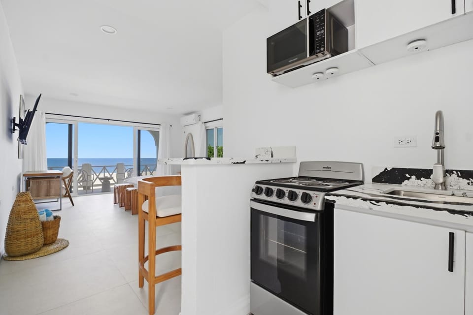 The Syd -1BR Oceanfront  King Suite w/ Kitchenette (3359)