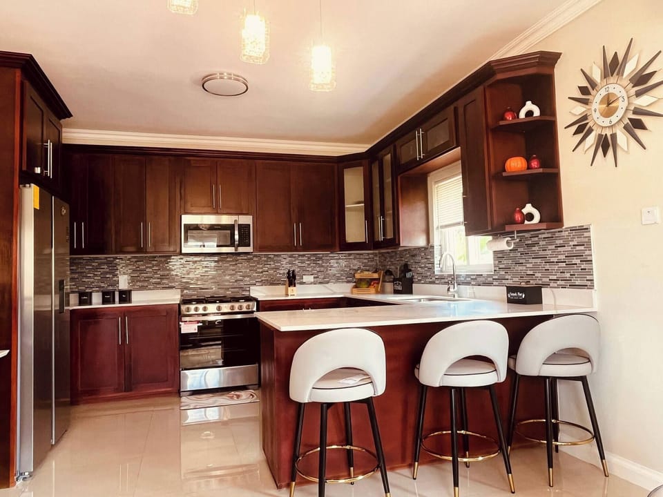 House, 2 Bedrooms, Balcony | Private kitchen