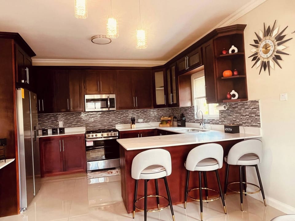House, 2 Bedrooms, Balcony | Private kitchen