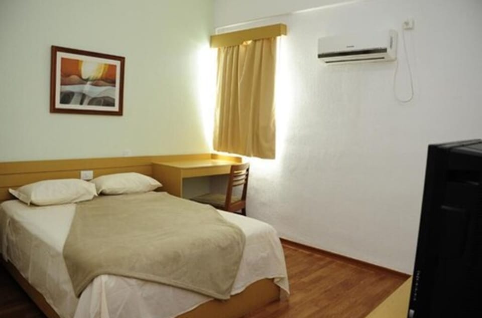 Double Room | Minibar, desk, free WiFi, bed sheets